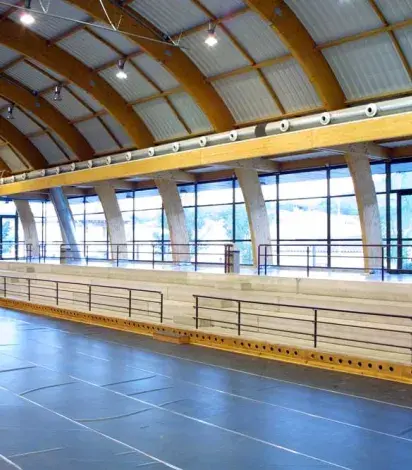 POLIDEPORTIVO EN BESALU ( GERONA )