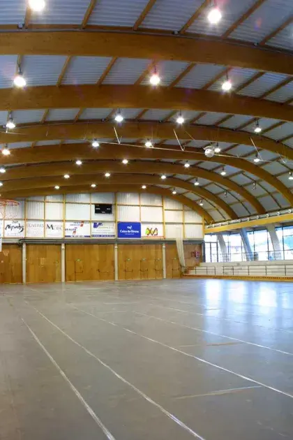 POLIDEPORTIVO EN BESALU ( GERONA )