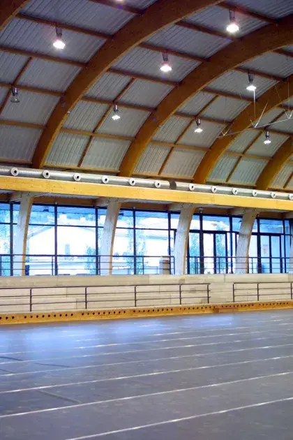 POLIDEPORTIVO EN BESALU ( GERONA )