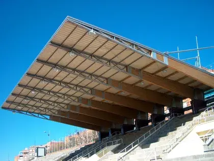 Tribunas en la Pista Vallehermoso